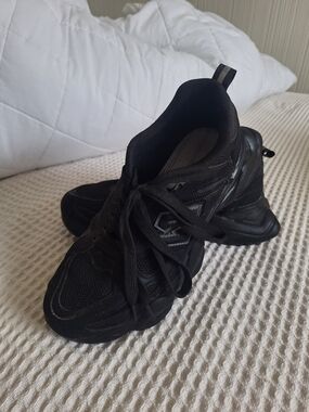 Women's Black Athletic Sneakers